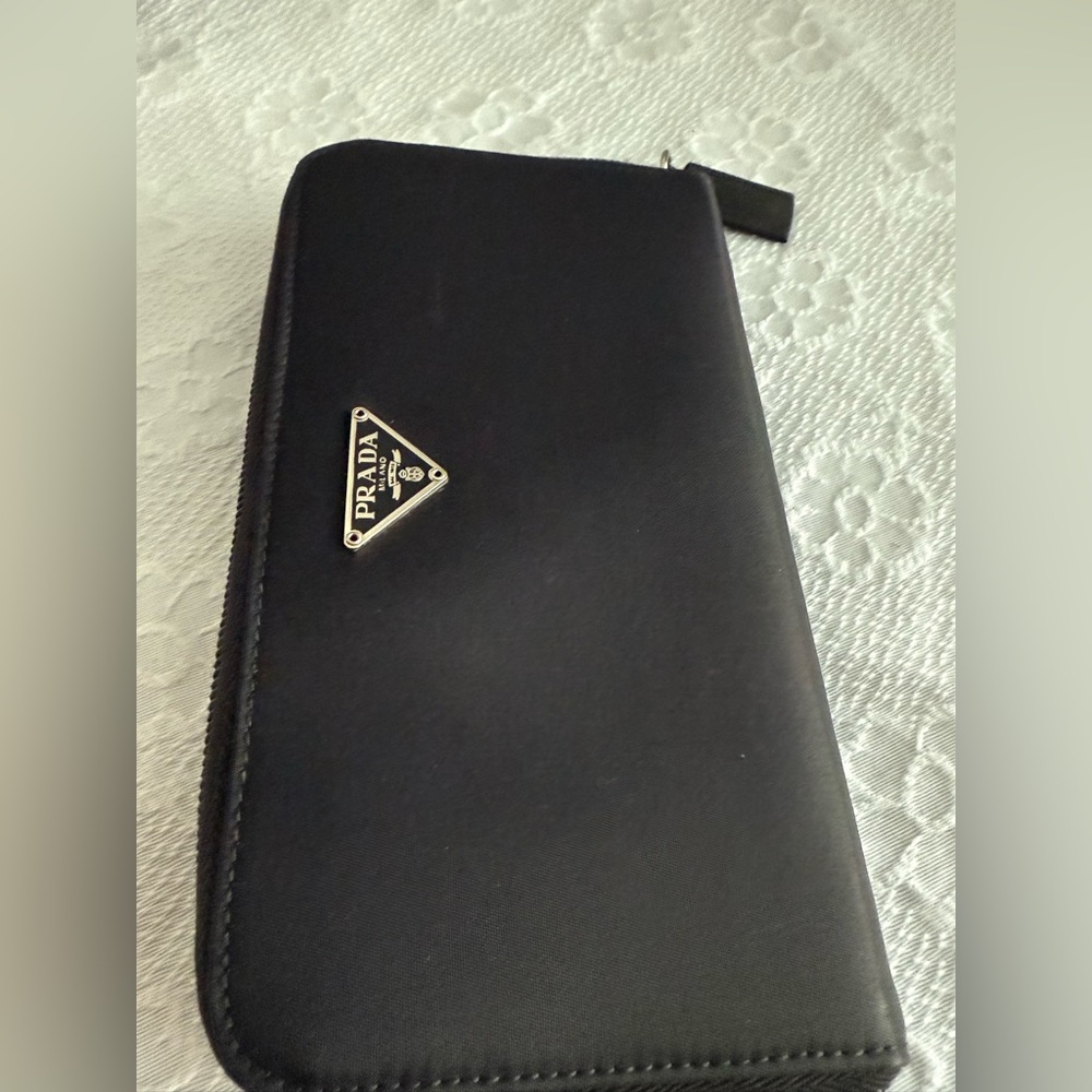 Prada logo plate Black Nylon zip around long Wallet  authentic like New - Picture 3 of 15